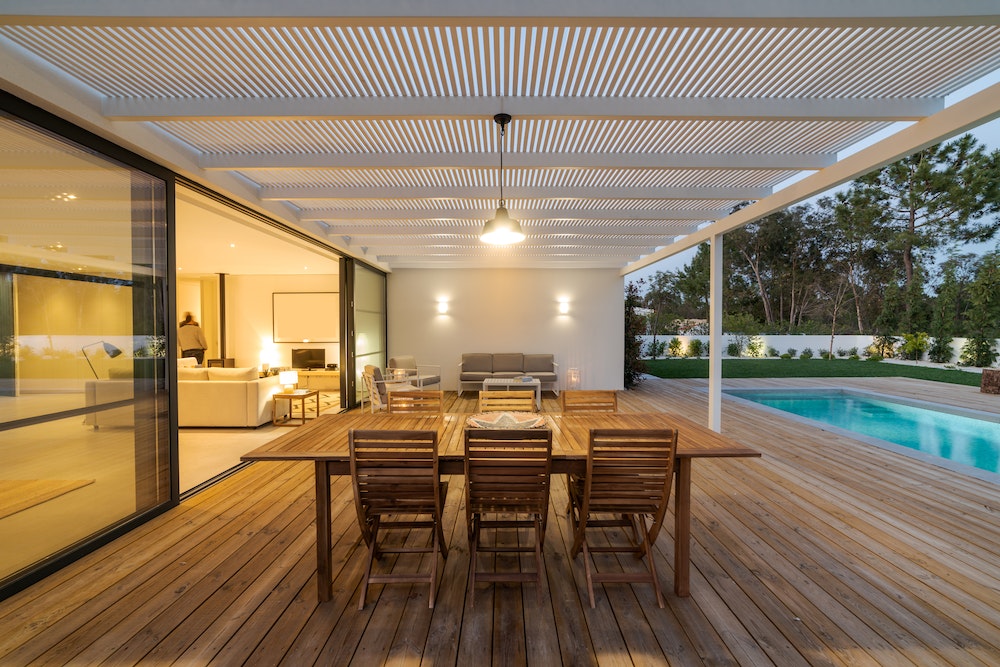 Piscines à débordement : le luxe d’une élégance infinie et d’une vue panoramique