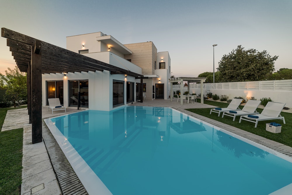 Piscines et aménagement paysager : créer une oasis de détente